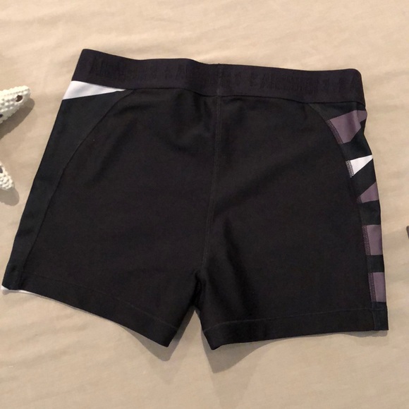 Under Armor shortie shorts. Black, Gray, white Lrg - Picture 3 of 8